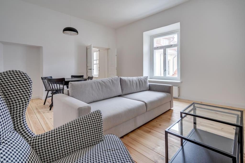 Spacious 2-Bedroom Flat In Old Town By Urban Rent Vilnius Exterior photo