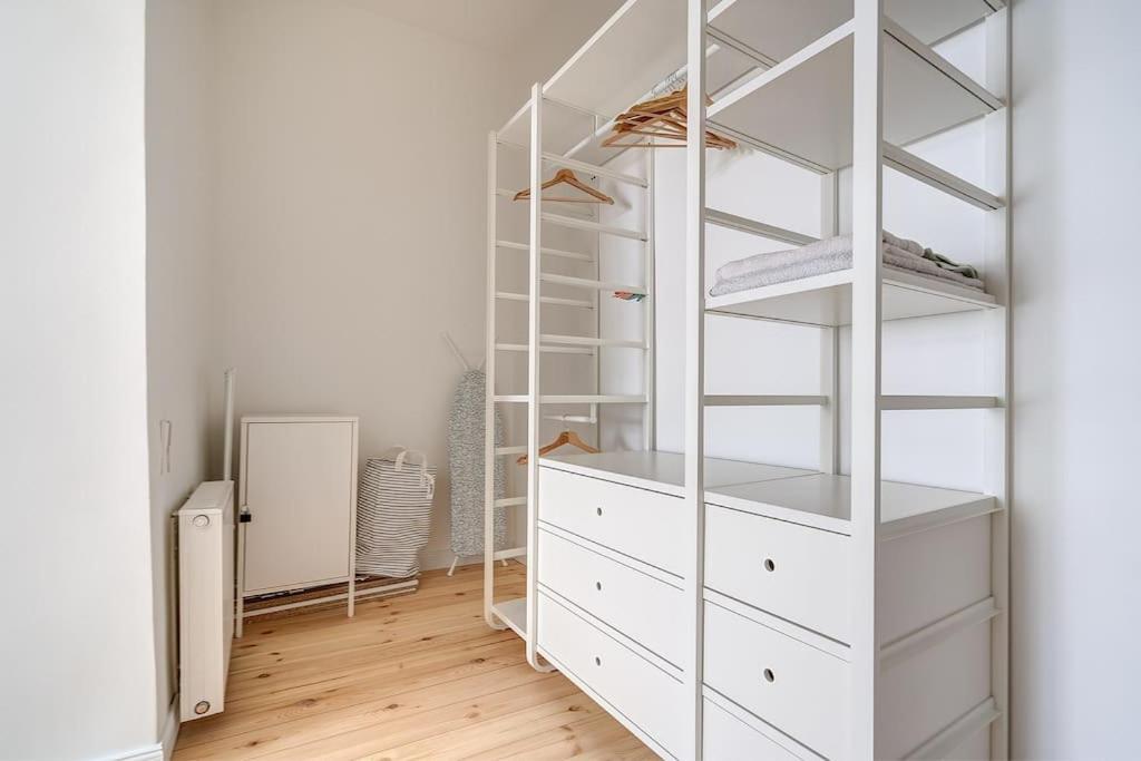 Spacious 2-Bedroom Flat In Old Town By Urban Rent Vilnius Exterior photo