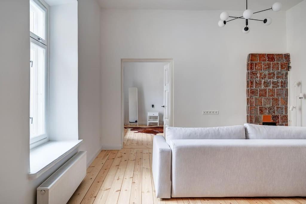 Spacious 2-Bedroom Flat In Old Town By Urban Rent Vilnius Exterior photo