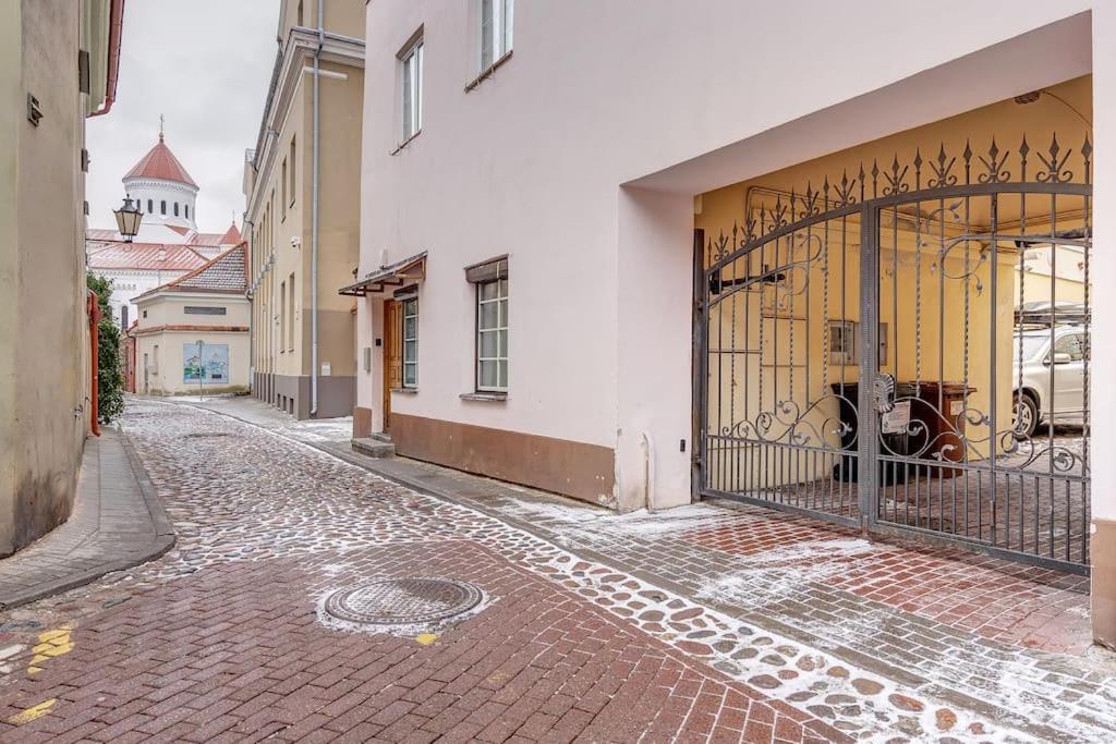 Spacious 2-Bedroom Flat In Old Town By Urban Rent Vilnius Exterior photo