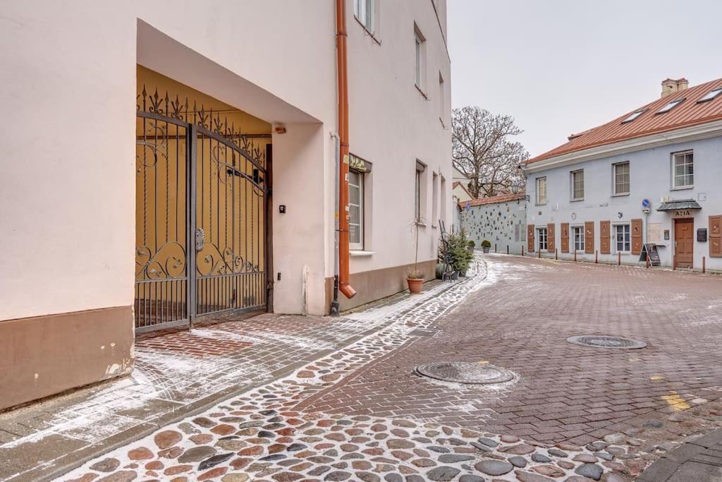 Spacious 2-Bedroom Flat In Old Town By Urban Rent Vilnius Exterior photo